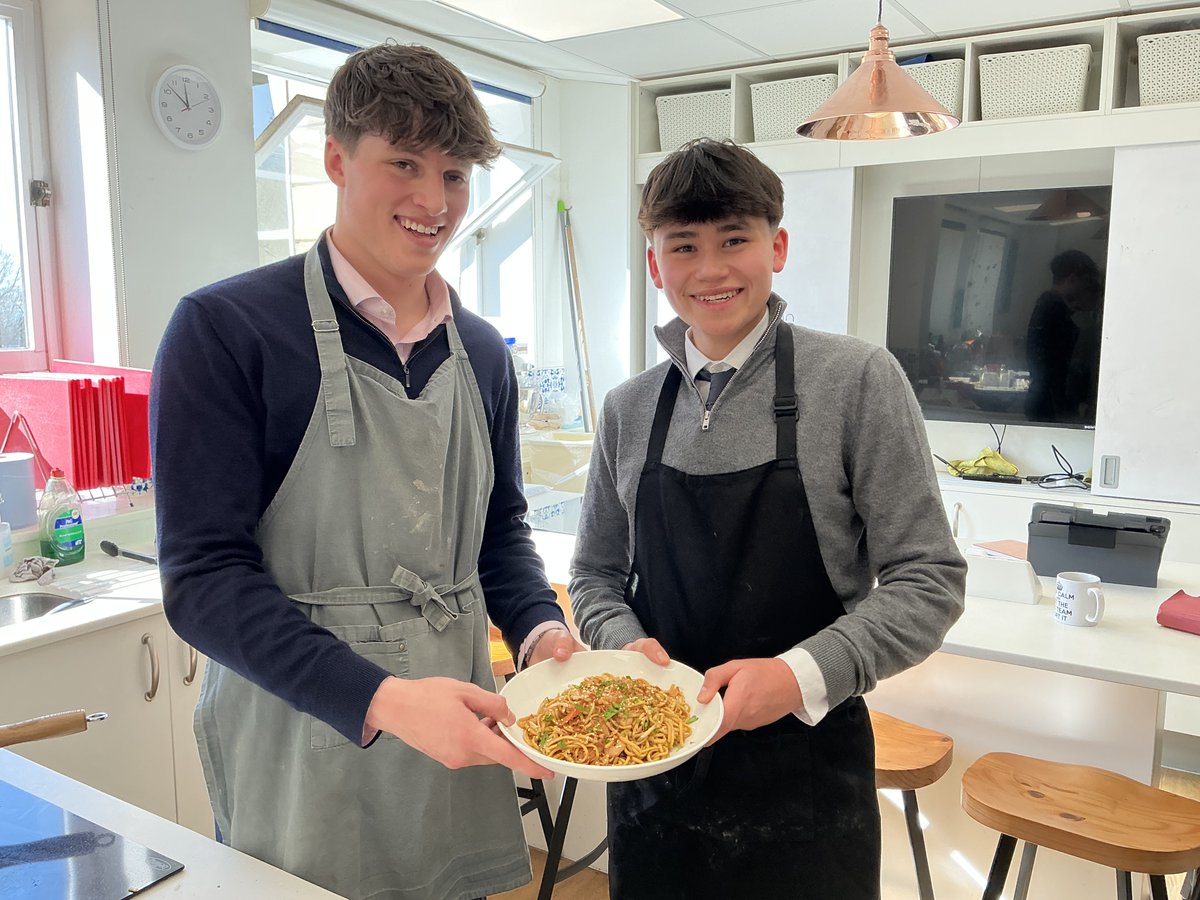 🎓 Preparing for Life Beyond School!
Our Year 13 students are taking part in dedicated PSHEE sessions focused on preparing for university life — from managing independence to navigating new challenges. These sessions run alongside the University of Reading's Future Learn online