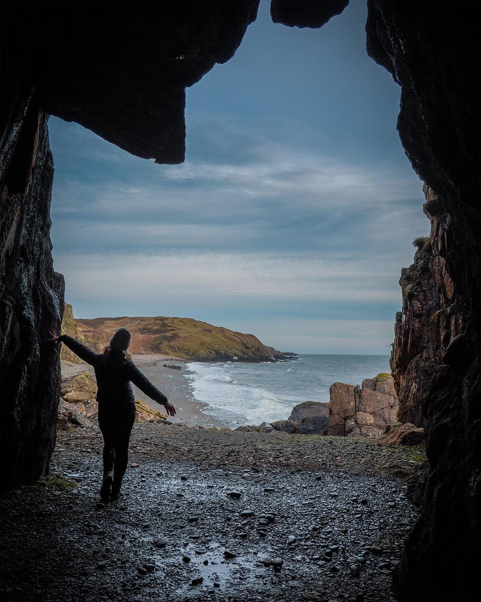 St Ninian's Cave, framing the view beautifully we think you'll agree! 😍
📌St Ninian's Cave, Whithorn, Dumfries &amp; Galloway
📷ruthaisling
#Scotland