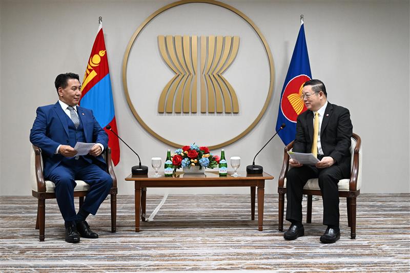 Монгол Улсаас Зүүн өмнөд Азийн орнуудын хамтын нийгэмлэгийн (АСЕАН) дэргэд суугаа Элчин сайд Д.Энхтайван тус байгууллагын Ерөнхий нарийн бичгийн дарга Др. Као Ким Хорн-д 2025 оны 03 дугаар сарын 25-ны өдөр Итгэмжлэх захидлаа өргөн барив.

🔗shorturl.at/PTVsf