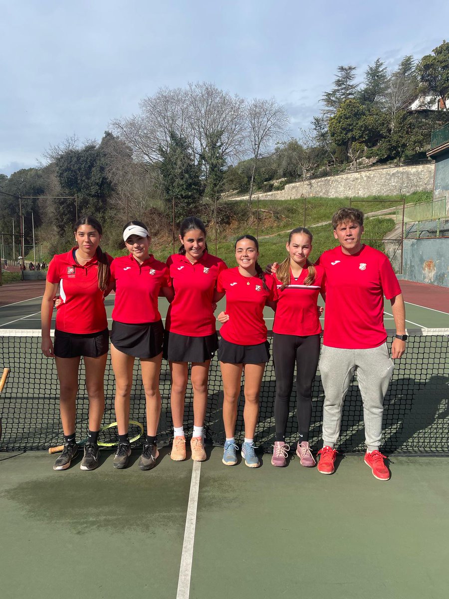Un dia per recordar! Les nostres jugadores han fet història i s’han classificat per la gran final del Campionat de Catalunya Infantil Femení! Després d’una victòria espectacular per 3 a 1 contra el CT Els Gorchs, aquest diumenge 30 de març es jugaran el títol a casa!