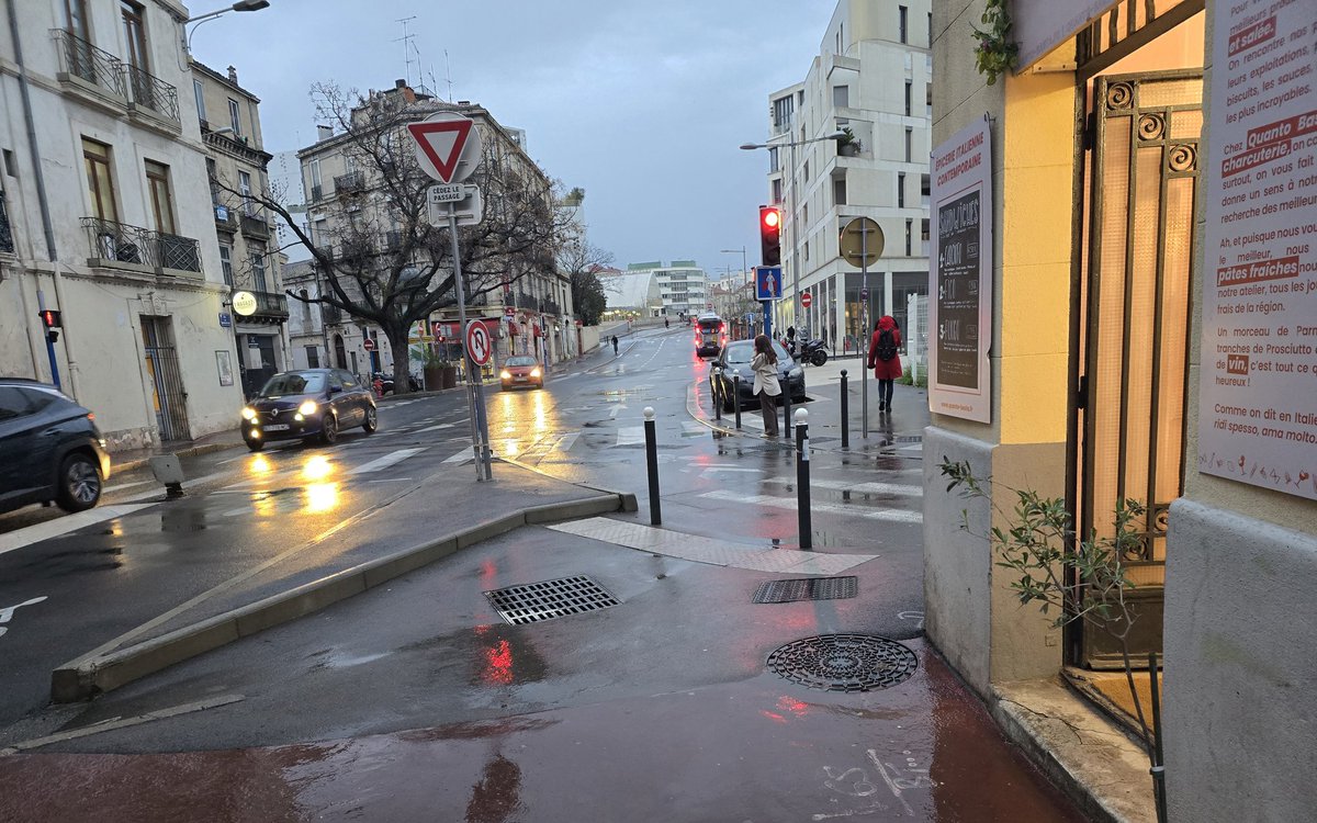 Phil_Saurel's tweet image. #Montpellier jour de pluie ☔️ 
#Gare #SaintRoch