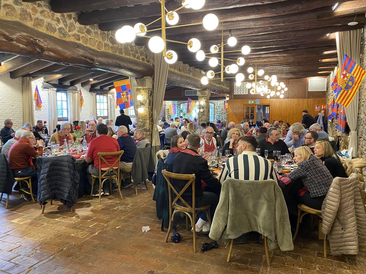 🍽 El president de la Penya Blaugrana #SantCugat, Josep Maria Félez; el directiu Augusto Illa, i el cap de Comunicació, <a href="/alexlopezpuig/">Àlex López Puig</a> , van assistir diumenge, al restaurant <a href="/canametller/">Masia Can Ametller</a> , a una nova calçotada de la  <a href="/pbramonllorens/">Penya Blaugrana Ramon Llorens de Rubí</a> de #Rubí.

#SantCugat #rubicity <a href="/AgrupacioFCB/">Agrupació FCB</a>