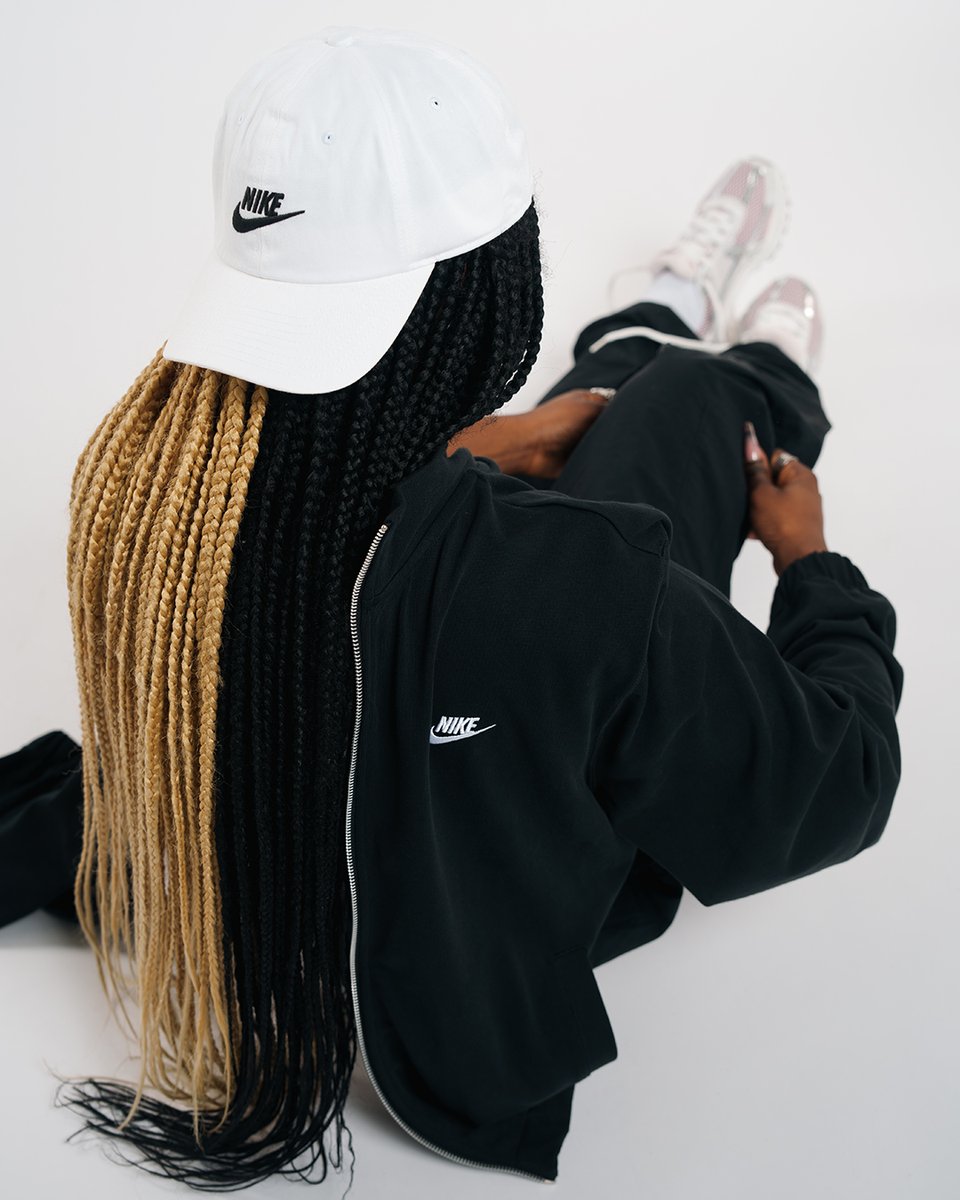 ujstore's tweet photo. Scopri la Collezione Nike Basic!
Pezzi essenziali, Colori intramontabili e Attitudine unica. 
La trovi in Store e Online
Tap al Link in Bio⁠

Credits
Foto @ph_aleefederico
Model @naomie.02

#basic #basicstreetwear #basicstyle #basiccollection #nikesportswear #weareurbanjungle https://t.co/V5vHHTapLH