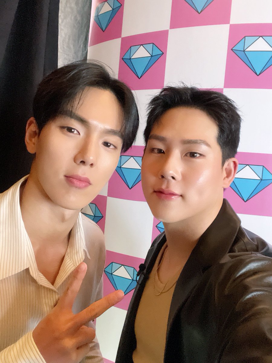 OfficialMONSTAX's tweet photo. 우리를 보석으로 만들어주셔서 감사합니다🙏  몬베베도 재밌게 봐주~~!! #주헌 https://t.co/J4RdKhBOYe