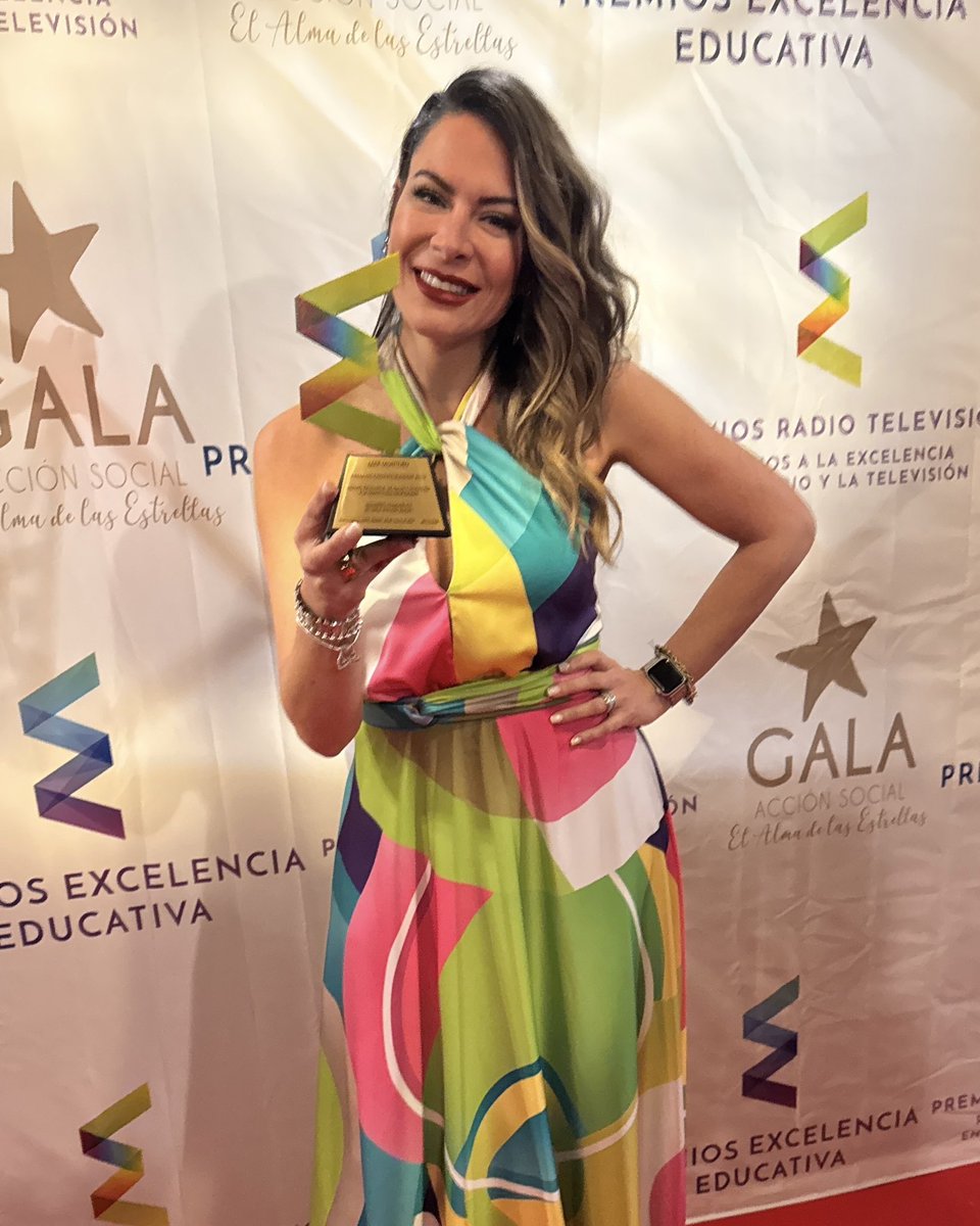 Gracias a #premiosradiotelevision25 y #premiosexcelencia25 por este merecimiento “Premio excelencia de Radio y Televisión a la trayectoria profesional y miembro honorífico de Gala Acción Social” y gracias a todos los que lo comparten y celebran conmigo ❤️