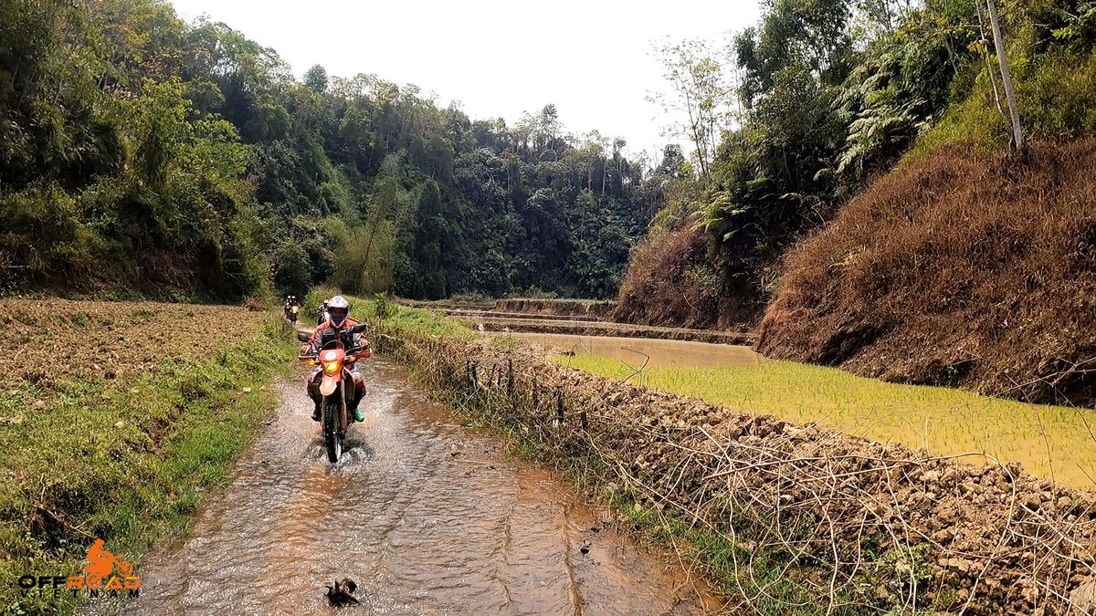 vietnambikers1's tweet photo. Motorcycling without physical roads is a concept that pushes the boundaries of imagination. π
π₯οΈ https://t.co/ZdsdJy0uqV
#withoutphysicalroads #theboundariesofimagination #noroadsnolimits #vietnam #xuhuong2025 #trending2025 #motorbike #motorcycle #tour #rental #honda #CRF250L https://t.co/pksAyGyGcH