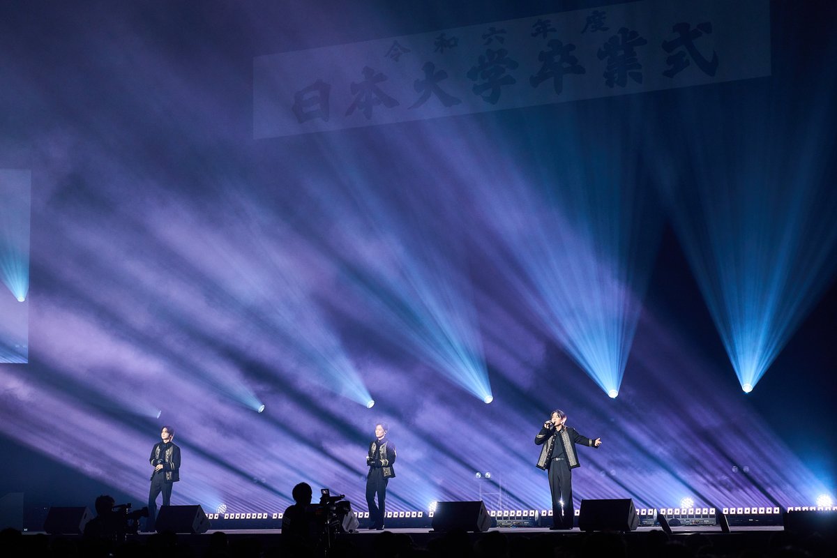 TVGweb's tweet photo. ／
EVENT REPORT📸
＼
THE RAMPAGEが
日大卒業式にサプライズ登場！
全6曲を披露し1万6000人の旅立ちを祝福🌸

🏫日大付属校出身・RIKUからエールも…
「これからも一緒に頑張っていきましょう」

🔽記事＆セットリストはこちら
https://t.co/iVANBl3yft

#THERAMPAGE @therampagefext https://t.co/qhiK8WIwpX