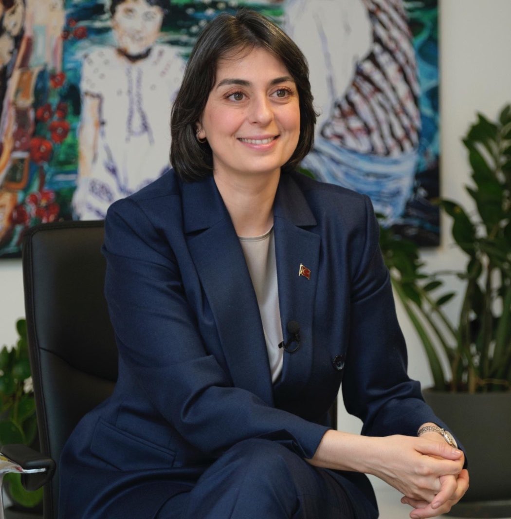Hayal Arıkan (@hayal_arkn) on Twitter photo İBB Meclisi yarın başkanvekili seçecek. Kimi?
Üsküdar Belediye Başkanı Sinem Dedetaş ı başkanvekili görmeyi isterim.
Geçici de olsa İstanbul’un bir kadın Başkanı olsun.
Bir yıldır Üsküdar’da başarılı, iyi eğitimli, çalışkan, aktivist. Yakışır bence. #imamoğlu <a href="/sdedetas/">Sinem Dedetaş</a> İBB Meclisi yarın başkanvekili seçecek. Kimi?
Üsküdar Belediye Başkanı Sinem Dedetaş ı başkanvekili görmeyi isterim.
Geçici de olsa İstanbul’un bir kadın Başkanı olsun.
Bir yıldır Üsküdar’da başarılı, iyi eğitimli, çalışkan, aktivist. Yakışır bence. #imamoğlu <a href="/sdedetas/">Sinem Dedetaş</a>
