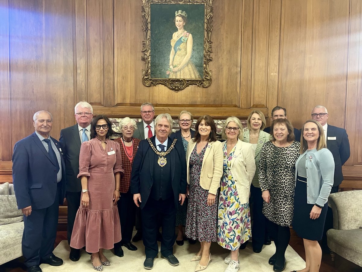 Thank you to The Lord Mayor of the City of Manchester for hosting a reception to celebrate our receiving the Kings Award for Voluntary Service. Pictured are some of the Magistrates In The Community team at the reception with The Lord Mayor Councillor Paul Andrews
<a href="/LordMayorOfMcr/">Councillor Carmine Grimshaw</a>