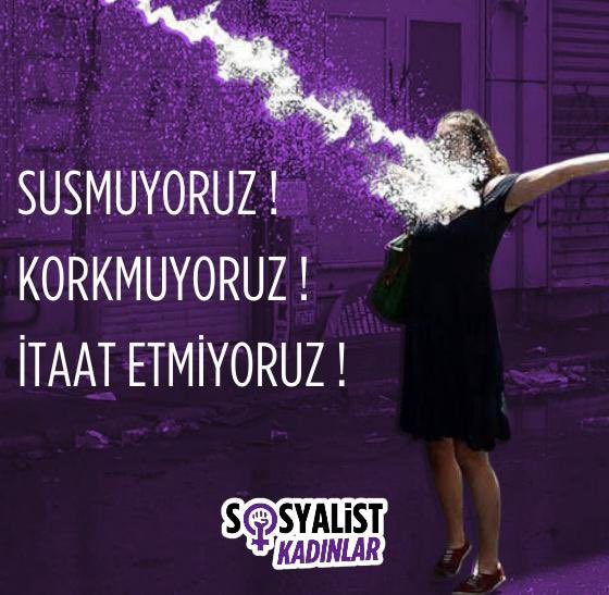 tspkadin's tweet photo. Kadınlar olarak sürekli ataerkil iktidarın ağır şiddetine maruz kalıyoruz. Faşist iktidar, kadınlara yönelik şiddeti meşrulaştırıyor ve erkek egemen düzen içindeki sınırlara hapsetmeye çalışıyor. 

Copunuzdan, gazınızdan korkmuyoruz!

Sokaklarda uyguladığınız faşist terörün şiddeti kadınları yıldıramaz.

Susmuyoruz! Korkmuyoruz! İtaat etmiyoruz!