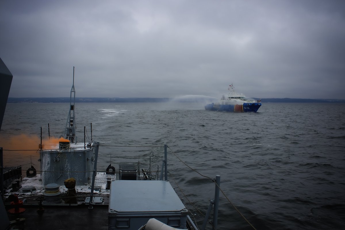 MarWojRP's tweet photo. Będzie więcej zdjęć ale najpierw załoga #ORPKaszub ⚓️🇵🇱 i patrolowiec Gen. J. Haller muszą opanować pożar 🔥. Ale spokojnie...‼️ to tylko ćwiczenia w ramach Okrętowej Grupy Zadaniowej #OGZ.
📷mł. chor. mar. Adam Dawidowski/3FO
#3FO #OGZ #3FOZawszeWierniBanderze #OneTeamOneFight https://t.co/DbyUhfcpXM
