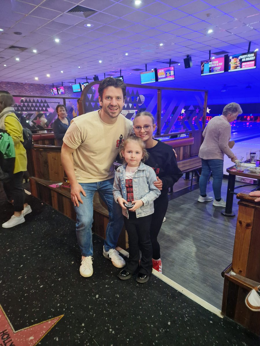craigd27's tweet photo. Wasn't able to attend but my partner and kids had a amazing night bowling with @cardiffdevils for @JM_Testimonial. Apparently it was my youngest girls BEST NIGHT EVER 😂 and made a new bowling butty in @jarrodgourley. Thank you all who helped to make the night possible 😈🎳 https://t.co/vZ59BDRBqh