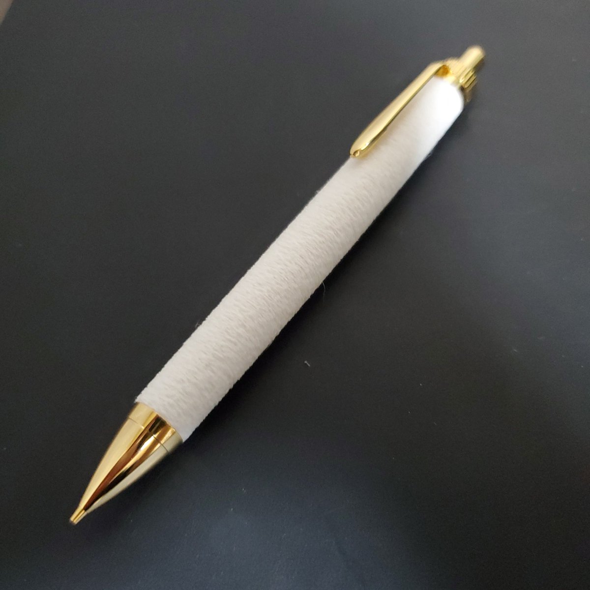 ラヴィディア シャープペンシル
コクーン01 2ndサンプル。
1stサンプルは最大直径13mmで、
2ndサンプルは12mmで試してみました！
使い勝手は良くて悪くないんだけど、1stサンプルの方がぷっくら感あって好きかなぁ。

#ラヴィディア