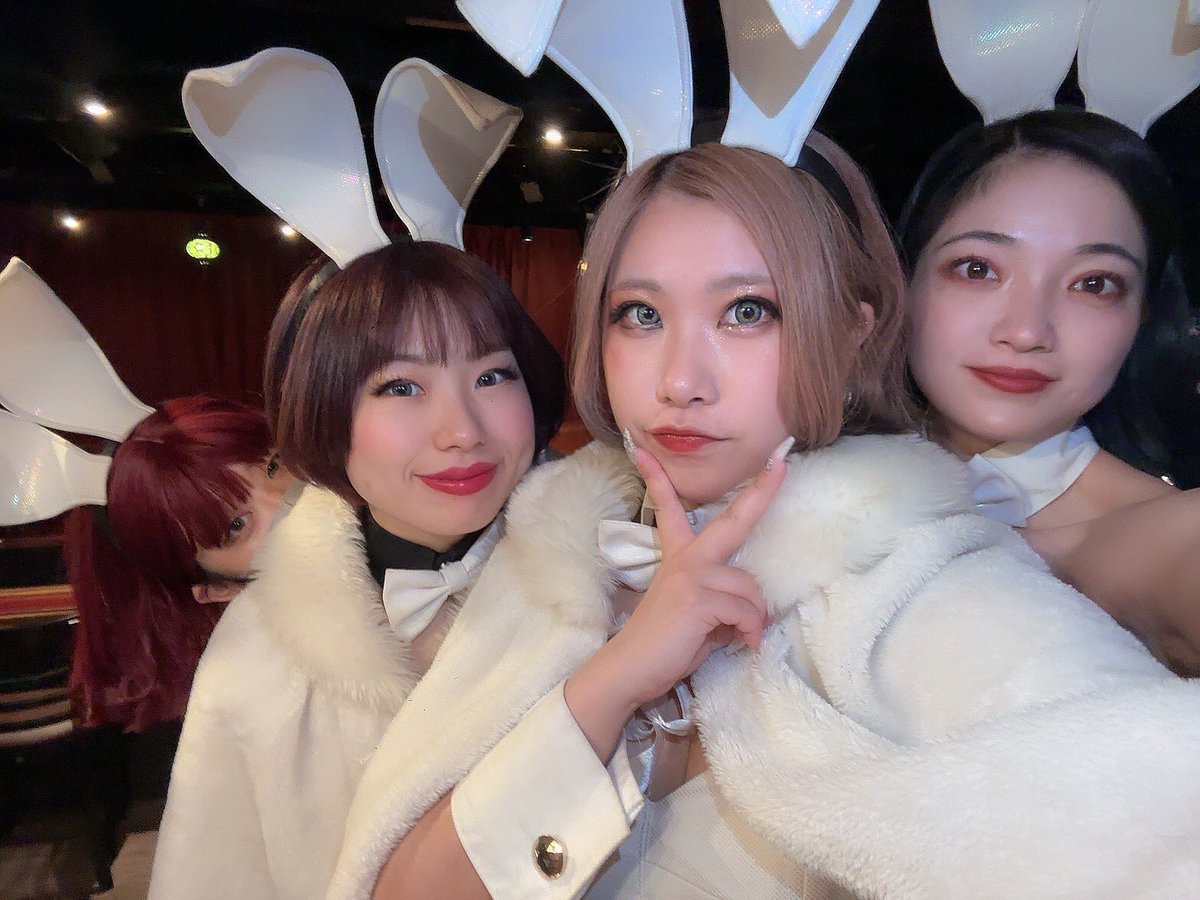 WhiteMartiniCL's tweet photo. こんばんは！
ホワマニopenしました🐰💓

今日は彩夏、琴音、真鈴、みっふぃー！
エスコートにゆうです✨

残り営業4日！
全力で頑張ります✊
＃ガールズバー　＃バニーガール　#コンカフェ https://t.co/otc22sJ2RO