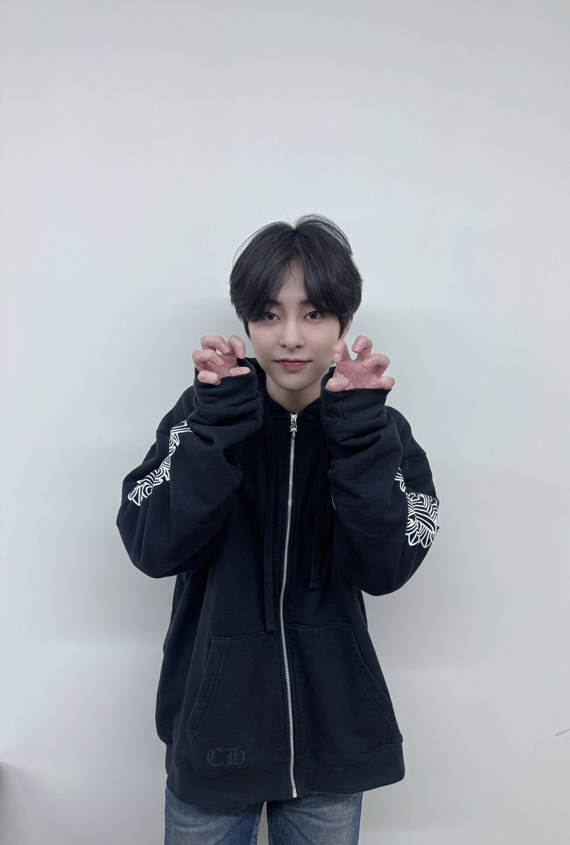 2025.03.25 Whoop Japan
Fan Sign Event 💙

영상통화로 만날 수 있어서 반가웠어요!!
내일 또 만나요!😎

#시우민 #XIUMIN #InterviewX #WHEE
