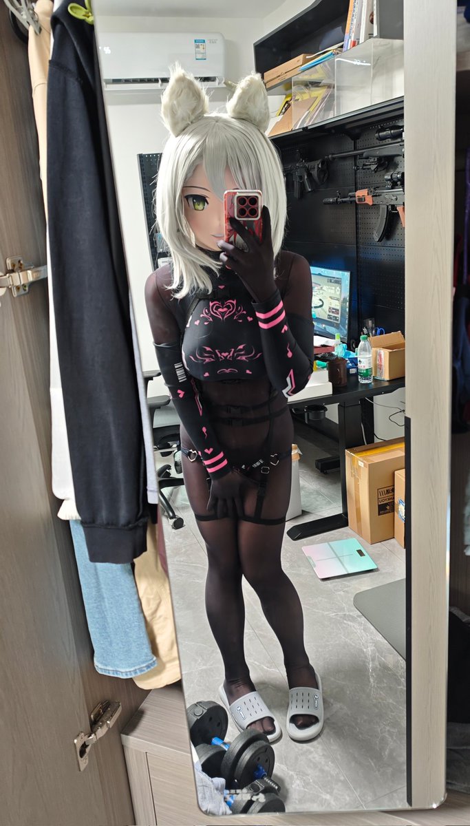 😈