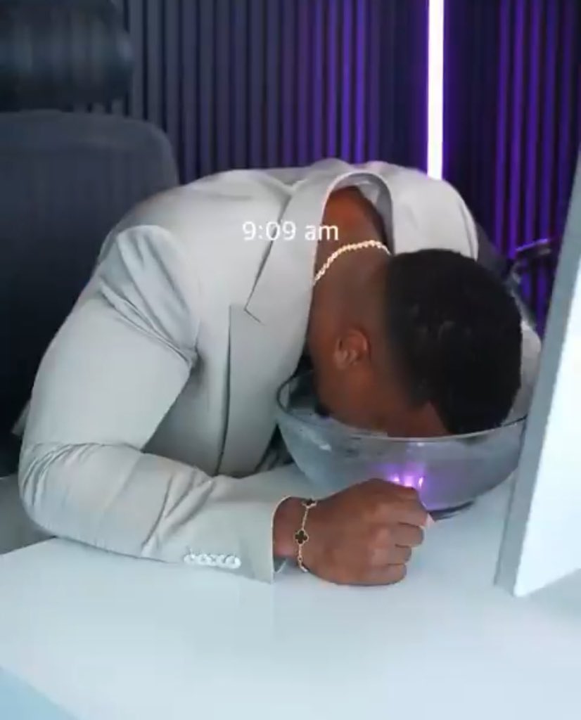 motion by use.live tweet media