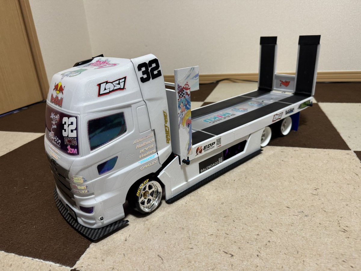 AsuharaLeicaVRC's tweet photo. 整備性?ヤツなら死んだぞ。
ドリフトできる積載車
ほとんど完成
#YD2 #ラジドリ https://t.co/mmBNODzf9w