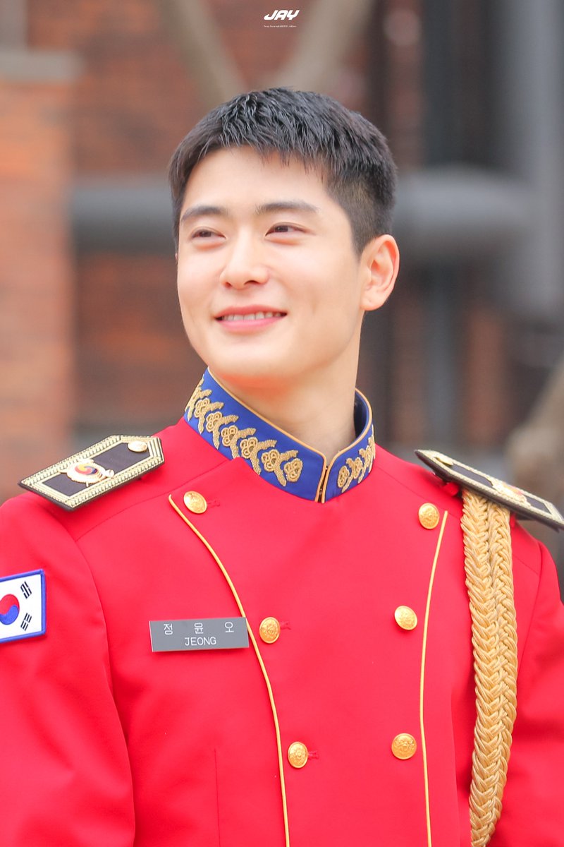 250325 서울시립대
눈도 못뜨는 히히캣 .=‿=. 😁
#NCT127 #JAEHYUN #재현 #정재현