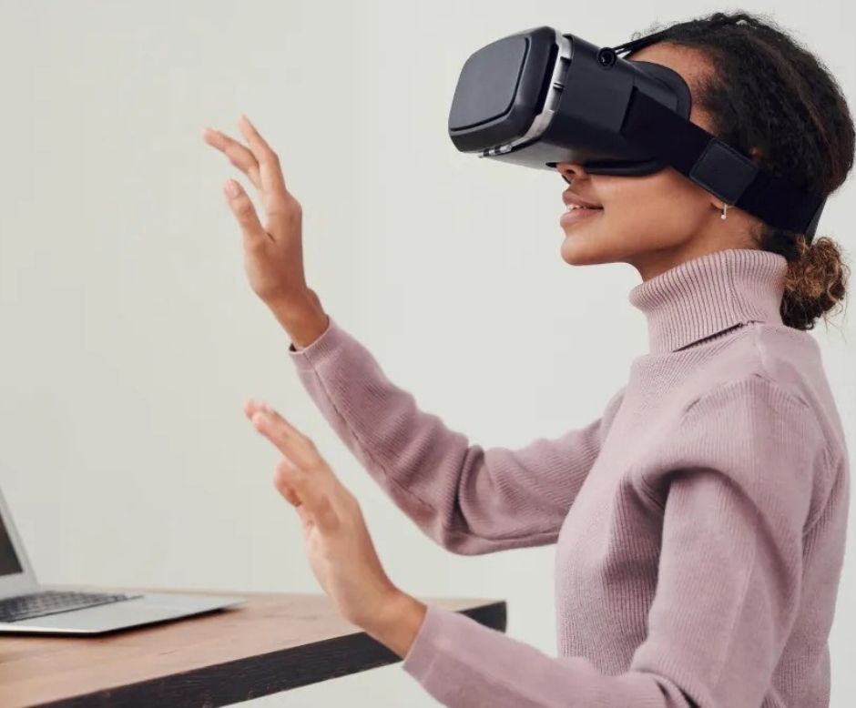 StudioImmersive's tweet image. XR Set for Major Growth by 2025: New Analysis

New report forecasts significant expansion of #XR (VR/AR/MR) by 2025! Expect advancements in hardware, content, &amp;amp; wider industry use. Key insights here: telefonica.com/en/communicati… 

#ImmersiveStudio #ExtendedReality