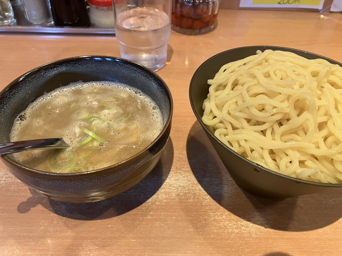 今日の昼飯はつけ麺食べた

まいうー