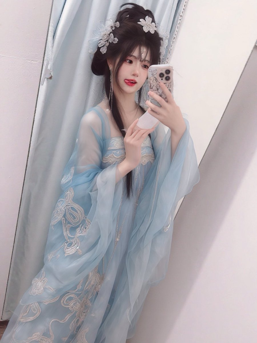 AI換裝好厲害！！！
你們喜歡哪一套？？？
-
🧹捷運廣告限定活動🧹3/31截止
把握時機幫幫願願好不好🥺
有支持的都可以有專屬限定福利可以拿唷！
官Line：@619mflaq https://t.co/j38mFRDZ78