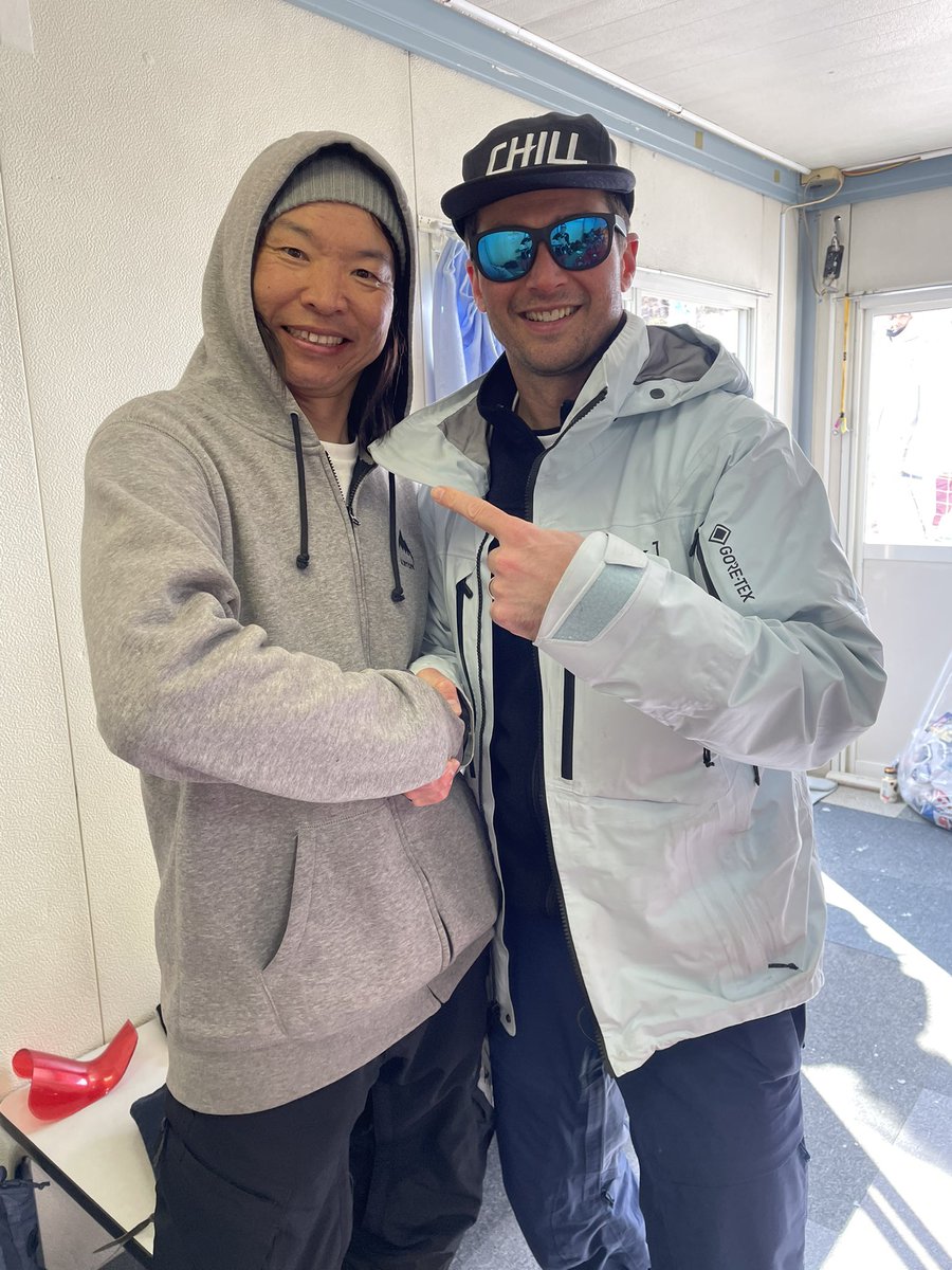 5kikuchi's tweet photo. 今年もスノーボードボランティアに参加しました。

この世にスノーボードを誕生させた方に会えました。そして世界23ヵ国で活動しているCHILLのCEOにも会えるという最高の時間を過ごしました。
感動の2日間でした。 https://t.co/1gMUT0H2L5