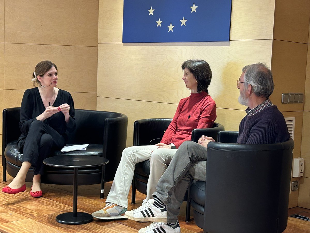 Seguim amb una taula rodona per escoltar les impressions dels participants als tallers.

“Els joves coneixen la tecnologia i la gent gran els hi podem ensenyar de l’experiència d’haver viscut les coses en primera persona.”