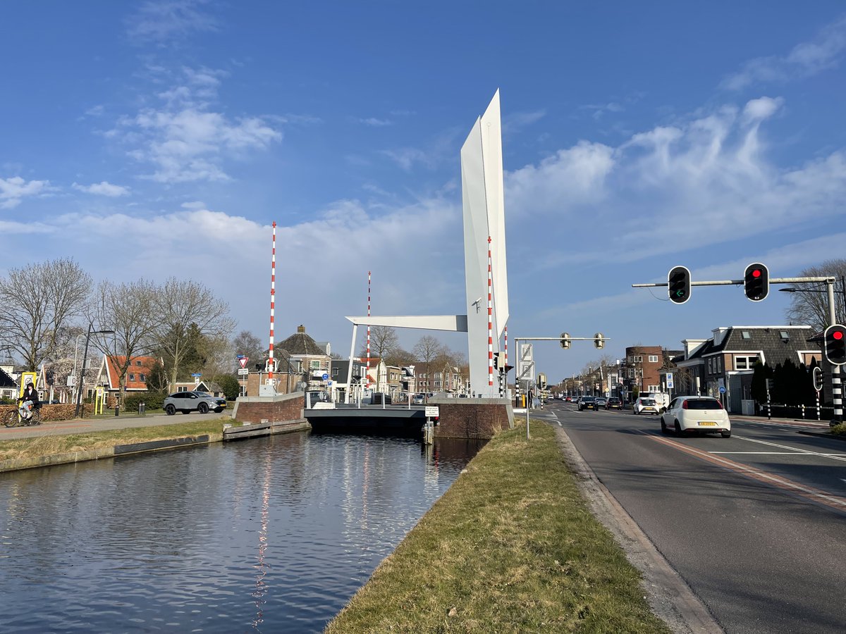 🚧 De Witterbrug is vanaf 31 maart tijdelijk afgesloten voor noodzakelijke reparaties. Fietsers en voetgangers kunnen de brug blijven gebruiken, behalve tijdens hijswerkzaamheden. Meer informatie over de werkzaamheden en omleidingen vind je hier: obi41.nl/2p8acvb2