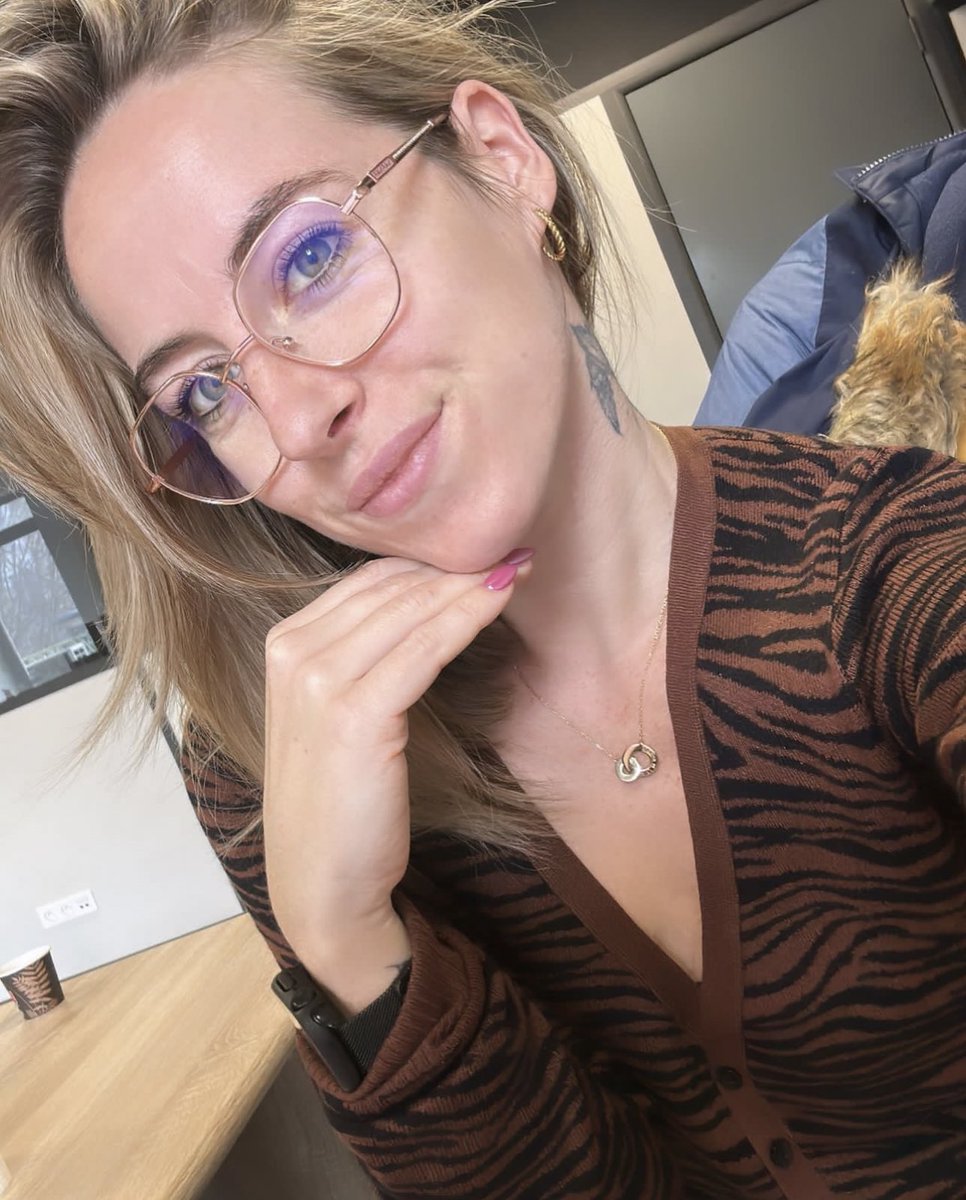 aurorefymmm's tweet photo. Ma tête au boulot, sans filtre ni maquillage vous en pensez quoi? https://t.co/aXoHrPkbxr