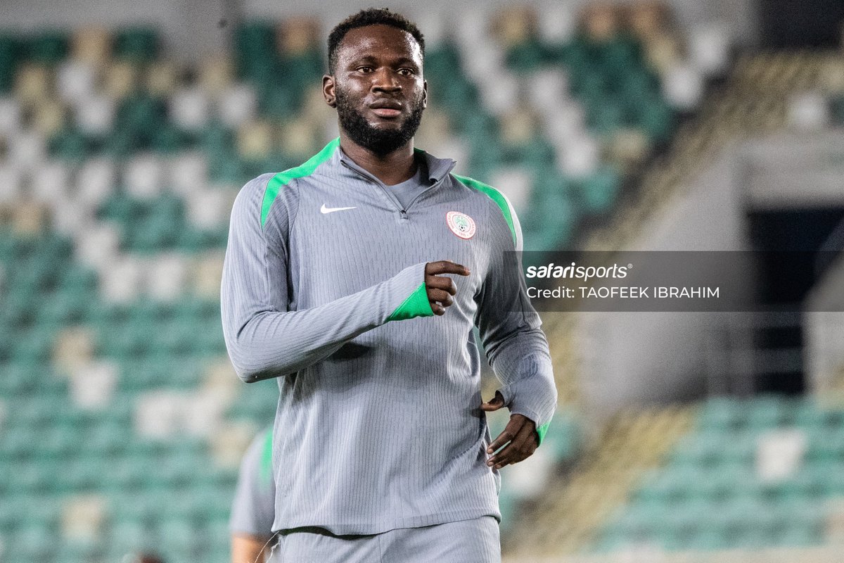 FotoNugget's tweet photo. It’s time for serious business!

🦅 https://t.co/de3ybkUPOA