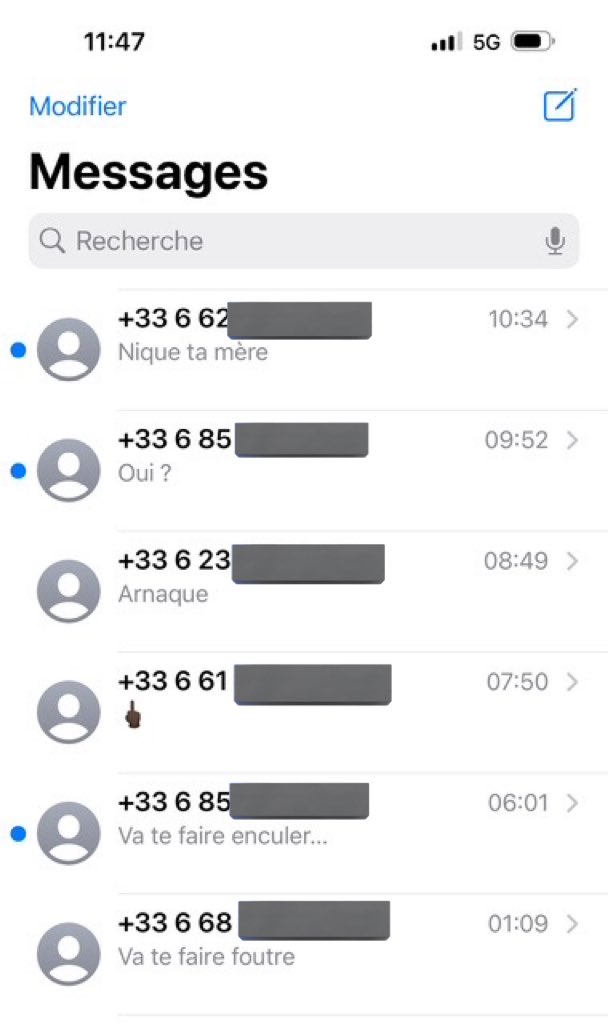 Quand vous insultez  les SMS d'arnaques que vous recevez !  Vous insultez des innocents...

Vous insultez surtout des victimes d'usurpation de numéros que les scammers utilisent pour tenter de vous arnaquer 🤷‍♂️ !