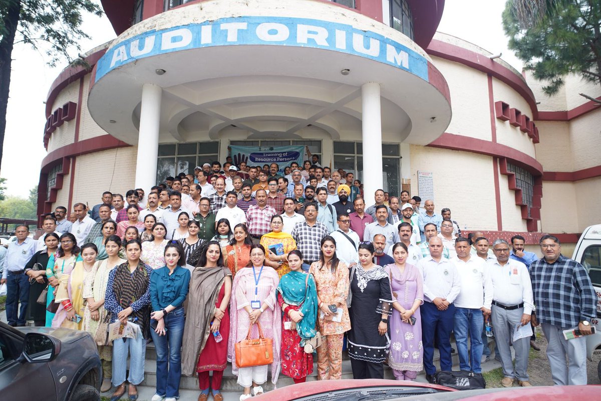 dmjammuofficial's tweet photo. District administration organised a session for training of resource persons under Nasha Mukt Jammu Kashmir Abhiyan at Govt College Gandhi Nagar. ADC @AnsuyaJamwal besides other eminent dignitaries attended the programme and shed light on the efforts of the admn.
@diprjk https://t.co/IRyg7QiQMJ