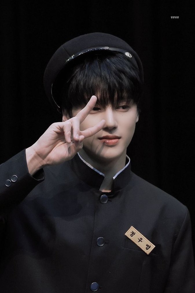 하근데나는진짜이게너무재밋어;;
마음에드는낫웡사진두개놓고둘이사귀엇으면좋겟다고혼자생각하는거