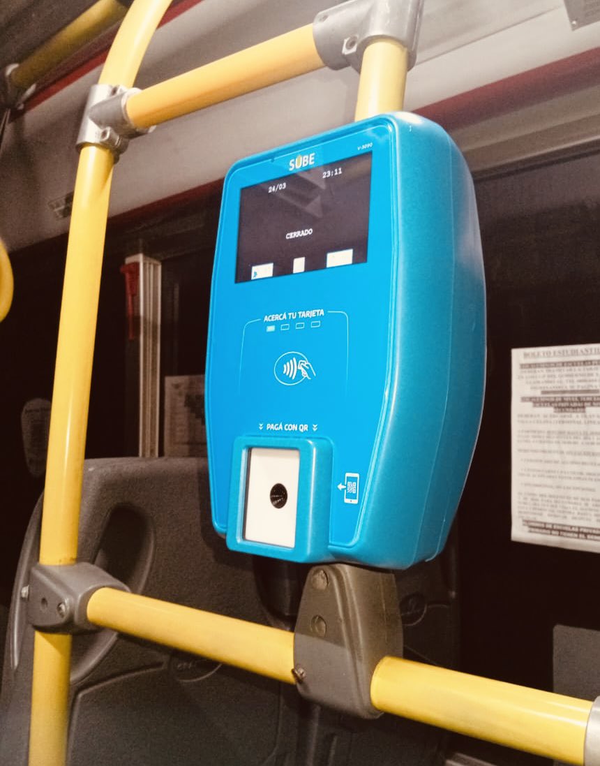 NOVEDADES TECNOLÓGICAS 🎈🎉 

En #Linea80 y #Linea47 vas a encontrar las nuevas máquinas que habilitan más medios de pago. 

Ahora podes pagar tu viaje con 

- Sube 🚏
- Tarjeta de crédito 💳 
- Tarjeta de débito 💳
- NFC 📱