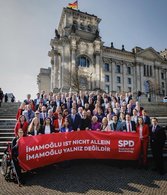 Almanya'da sosyal demokrat milletvekilleri Ekrem İmamoğlu'na destek için tam kadro buluştu.