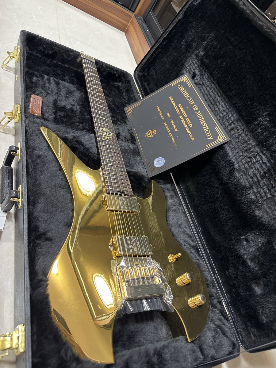 Nobodyyyyy finally here. What a marvellous piece. Anyone else in Asia? 1 is here with me in Singapore 🇸🇬 😎