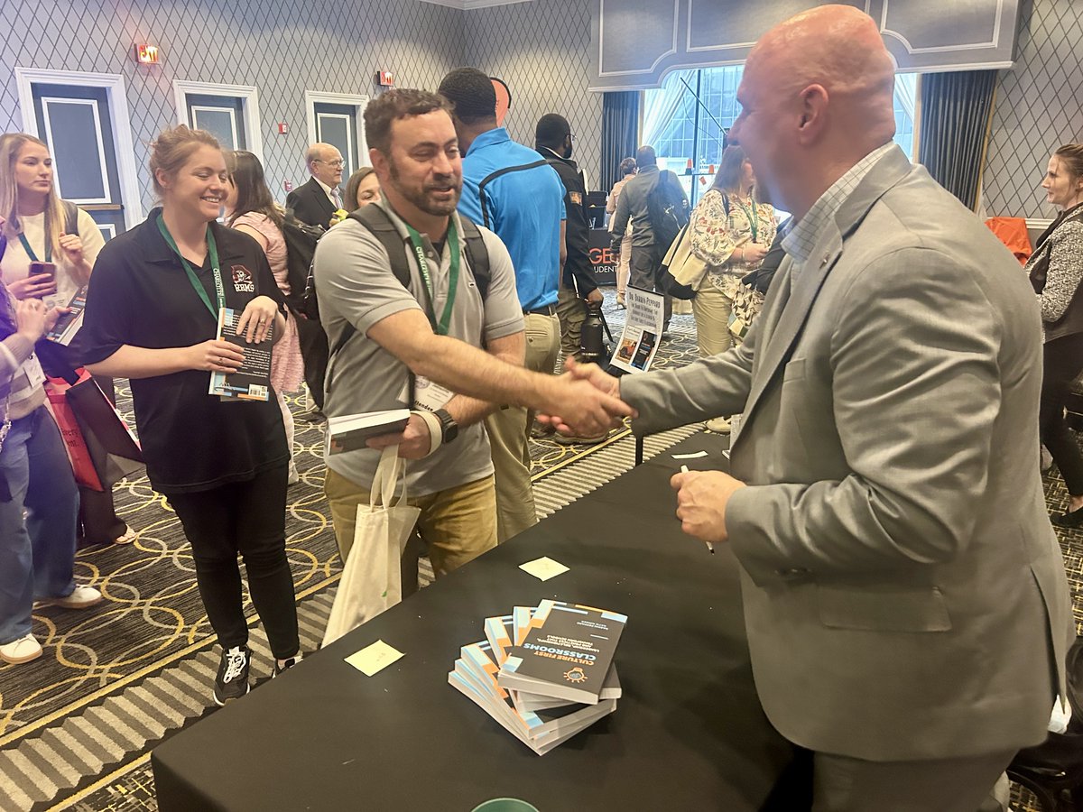 Good morning #CLT!

Welcome to day 3⃣ of the 2025 NCMLE 'Middle School Matters' Conference! 🌞

Breakfast and coffee available starting at 8:00 am. ☕️

Enjoy breakout sessions #6, #7, and #8 before joining us for the Closing/Passing of the Gavel Ceremony at 11:45 am!