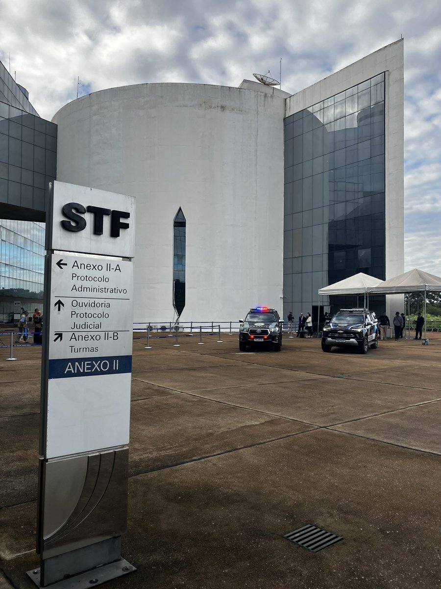 La corte suprema de Brasil, el STF, decide entre hoy y mañana si abre un juicio contra Jair Bolsonaro y otros aliados por intento de golpe de Estado en 2022.