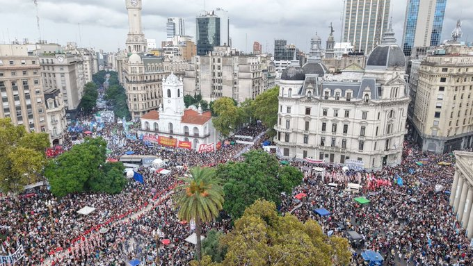 casper_sl's tweet photo. #PepitaLaPistolera no pudo desatar violencia, como siempre. Las calles le ganaron la parada https://t.co/PwspiVLwl3