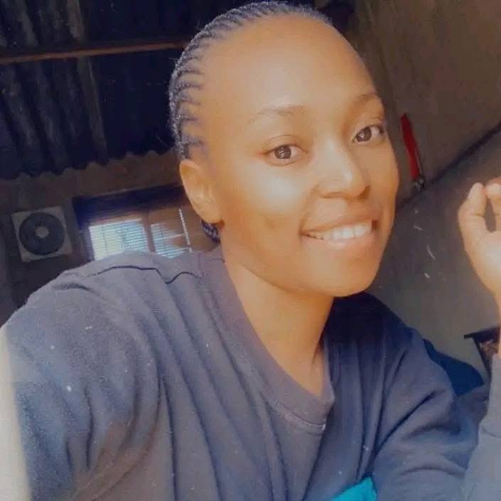 MbazimaThomason's tweet photo. Good morning.
Guys we need your help, the last time we saw our sister was on the 23rd March 2025 Sunday  around 1 she left home saying she is going to Shoprite (Devland) and never return home please anyone who knows her whereabouts or seen her to contact me here 0738641332 https://t.co/kufXMTnRIy