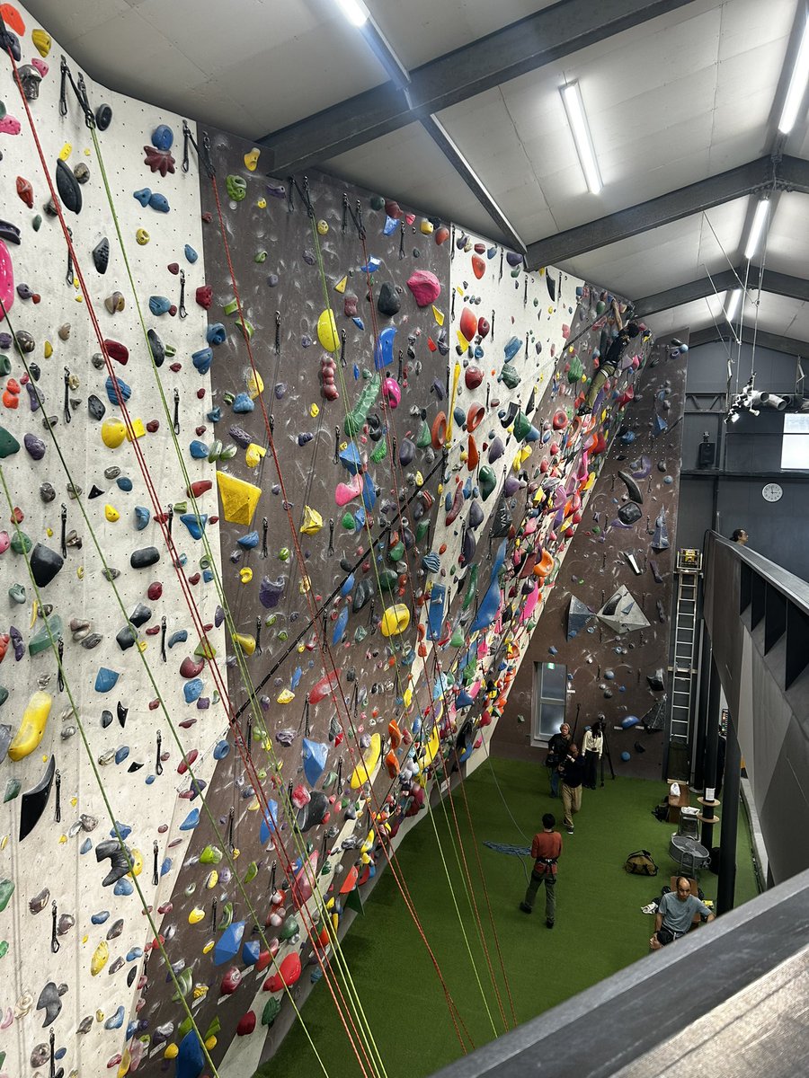 chalten_gcc's tweet image. 〜普段の活動〜
学習院大学スポーツクライミング愛好会Chaltenです！
普段は写真のようなボルダリングジムで日々壁と向き合っています！部員とおしゃべりしながら和気あいあいとした雰囲気で活動しています🌸初心者大歓迎！
 #春から学習院  #春から学女  #春からgwu
 #春からGU