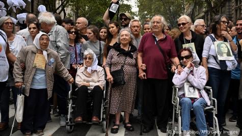 ferreyragerardo's tweet photo. La gigantesca marcha contra el golpe Cívico,Militar,Empresario y Eclesiástico fue tan impactante q hoy es tapa de las web del mundo.Porque esta vez su contenido fue contra el Negacionismo y la Reivindicación del Genocidio del actual Gobierno de Milei. #Son30.0000! https://t.co/LvD1fr5yep