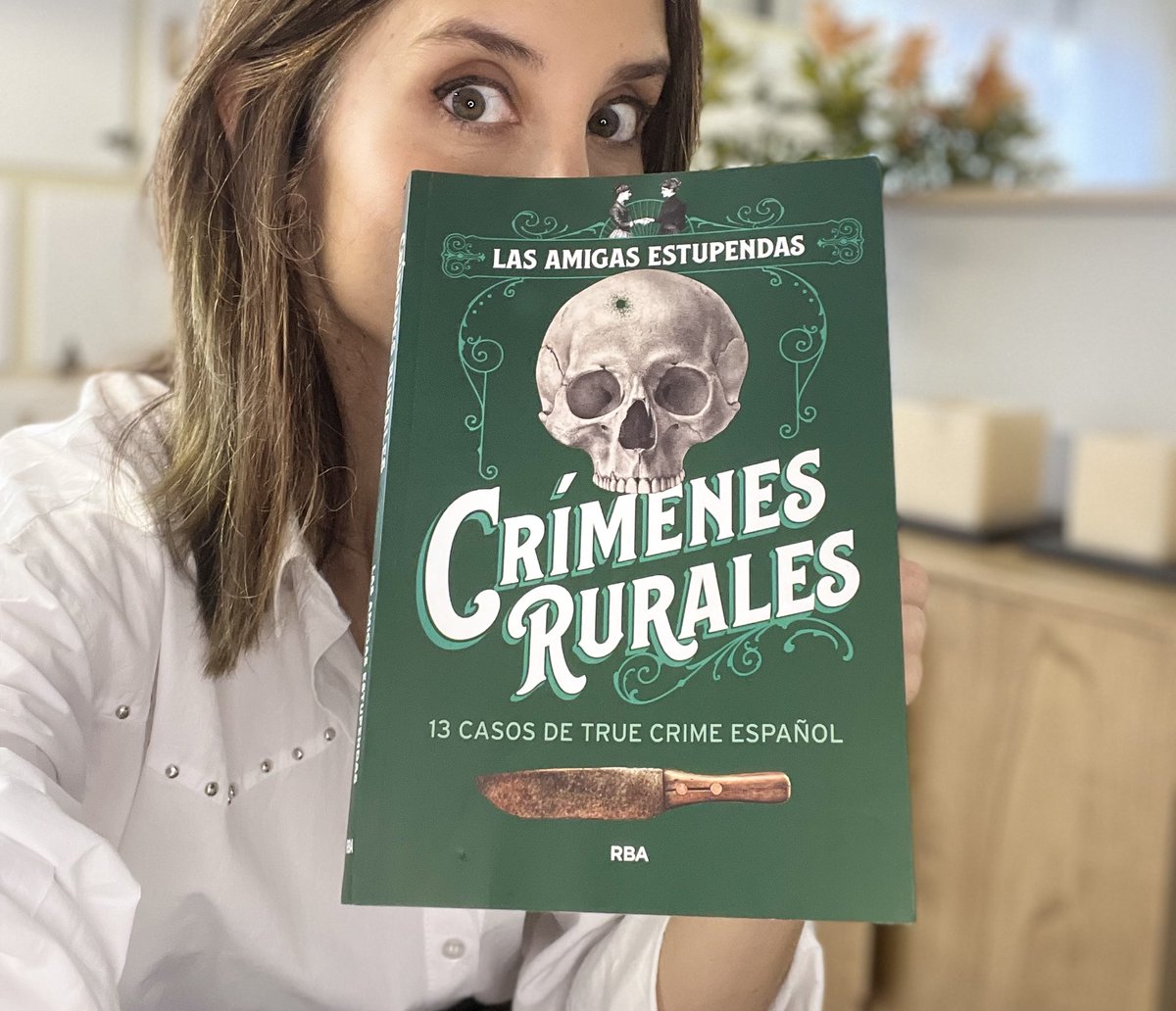 Las Amigas Estupendas se han marcado una investigación -alejada del morbo y poniendo acento en la protección de la víctima- que demuestra cómo el tratamiento sensacionalista de crímenes rurales y brutales nos ha marcado a toda una generación. El miedo y la inseguridad heredada.