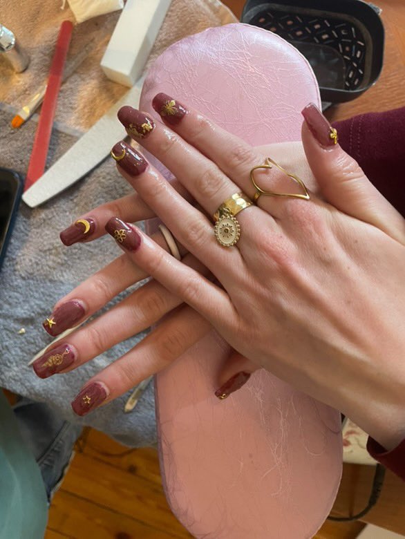 karmasab1tch_'s tweet photo. première fois je faisais les ongles à qlqun j’ai dead https://t.co/cXnM1TUwfO