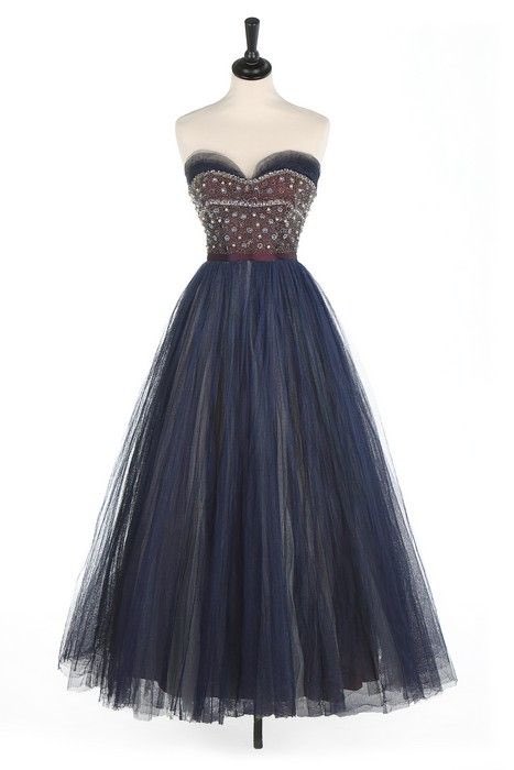 MadameGilflurt's tweet photo. Happy birthday to the #frockingfabulous #JacquesHeim!: Whisper it… tulle! 1950’s #Fashionhistory via Kerry Taylor Auctions. https://t.co/aF5QoJjPAu