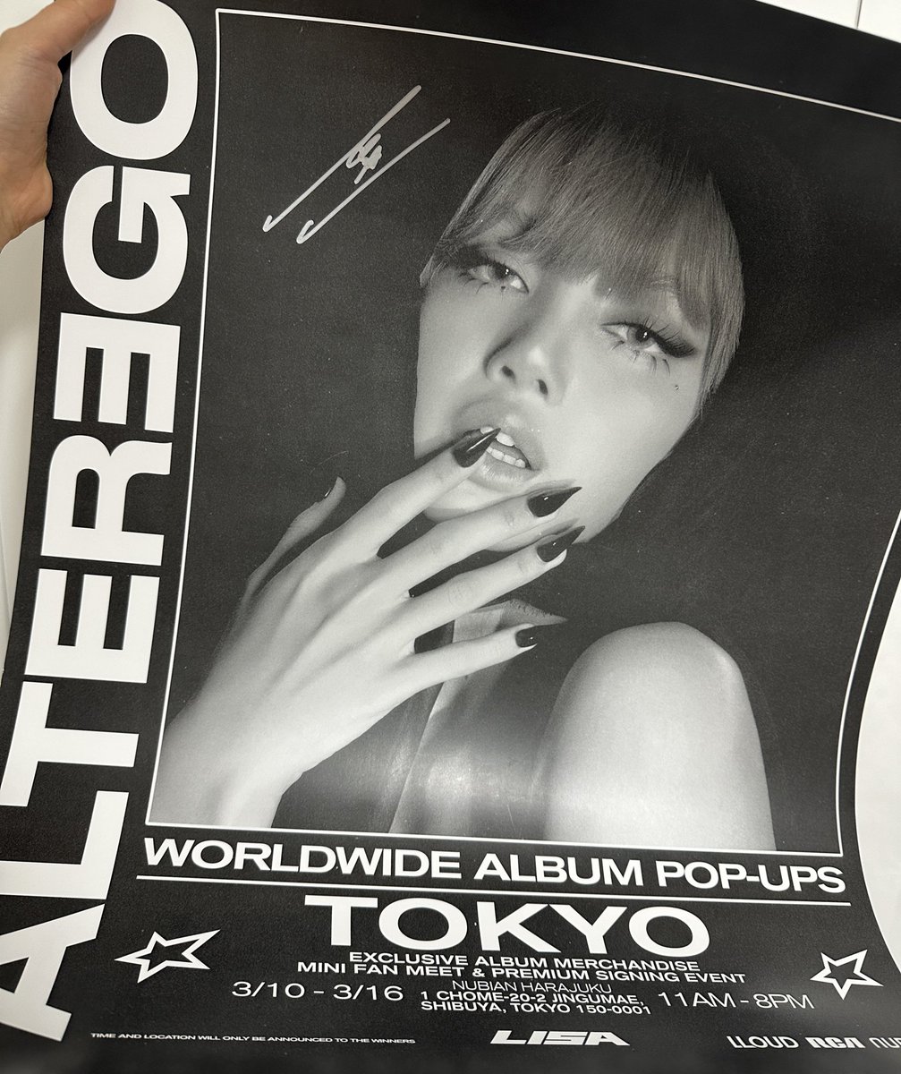 ドキドキしながら開けて2度見😳！！ まさかのリサのサイン入りポスター