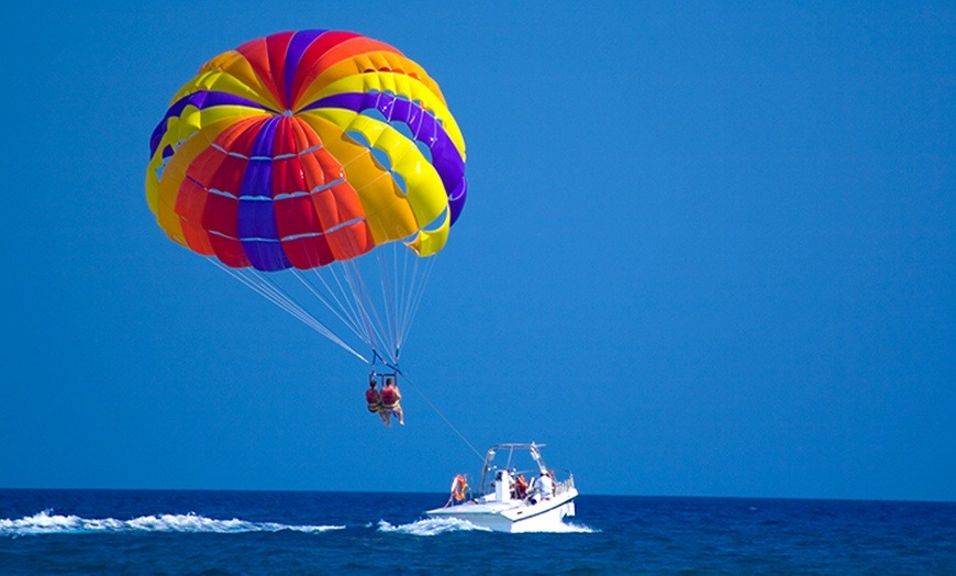 Sohail_Kumar93's tweet photo. Stumbled upon an exciting read about parasailing in Dubai! 🌊✨ Experience breathtaking views from above the beach. Check it out!

https://t.co/hkSu48MzqJ

#DubaiAdventures #Parasailing #TravelGoals https://t.co/PYKeobbHGS