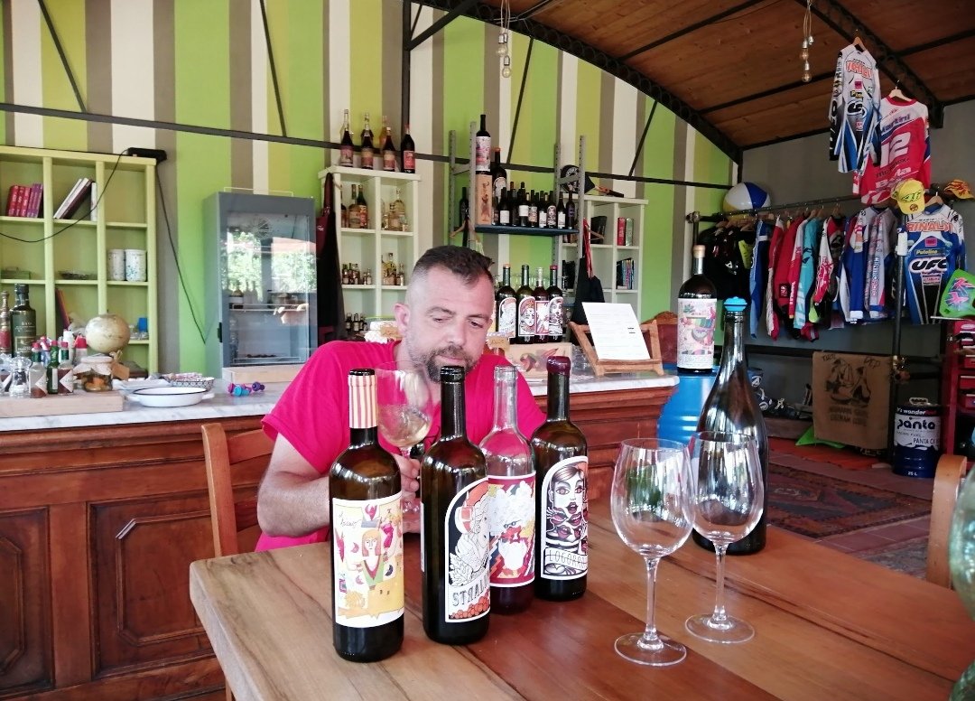 Sergio75829756's tweet photo. Cantina #torchio
#castelnuovomagra #laspezia
Fondata da Giorgio Tendola nel 1978. Oggi i nipoti Gilda ed Edoardo Musetti con Alessandro. Vini iconici con in primis il #Vermentino... https://t.co/hOcQuSWHkP