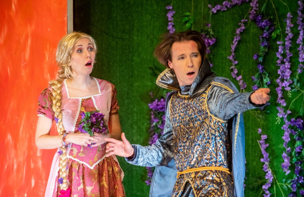 30/03/25
h 16
Teatro Lirico di Magenta (MI)
Sipario Onirico presenta
RAPERONZOLO
Drammaturgia e Regia: Fabio Tosato
con Elisa Benedetti, Mariangela Damiano, Fabio Tosato

biglietti online
👇👇👇
bit.ly/Rapunzel30

PRENOTAZIONI
📱345 6711773
✉️info@teatrodeinavigli.com